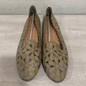 Women’s Casual Slip On Loafer / Size 9